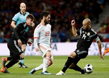 إيسكو يدخل تاريخ المنتخب الإسباني بعد هاتريك الأرجنتين