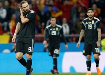 نجم أرجنتيني سابق الهزيمة أمام إسبانيا كارثية و غياب ميسي الأمل الوحيد