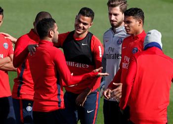 نجم باريس سان جيرمان يعلن رحيله عن الفريق