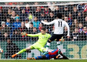 قائد ليفربول ي شيد بمحمد صلاح بعد الفوز على كريستال بالاس