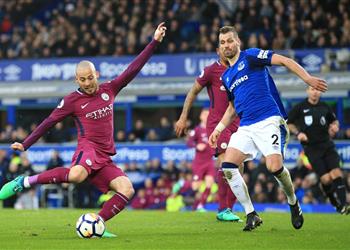 فيديو مانشستر سيتي يتخطى إيفرتون بثلاثية في البريميرليج