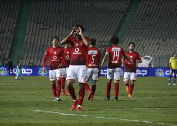 لاعبو الأهلي يعلقون على الزي الجديد