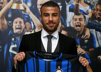 مدرب إنتر ميلان يحذر برشلونة بشأن رافينيا