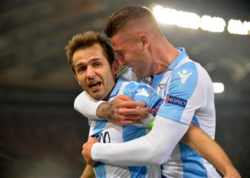 فيديو لاتسيو يقلب الطاولة على سالزبورج النمساوي برباعية بالدوري الأوروبي