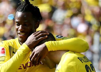 فيديو بوروسيا دورتموند يتخطى شتوتجارت بثلاثية ويلاحق شالكه على الوصافة