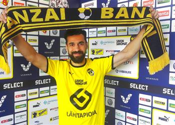 رسمي ا كوبيون بالوسورا الفنلندي يتعاقد مع عبد الله السعيد