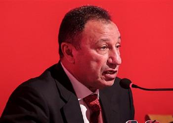 رئيس الأهلي يطير إلى ألمانيا لإجراء جراحة العمود الفقري