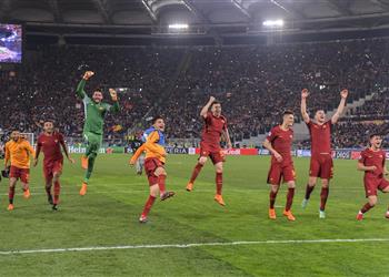 روما يسخر من برشلونة بعد التأهل لنصف النهائي