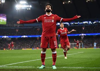 صور محمد صلاح يتفاعل مع جمهور ليفربول بعد التأهل