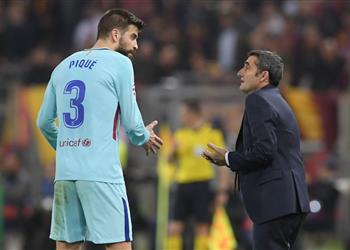 صورة الكشف عن كلمات فالفيردي لبيكيه أثناء مباراة روما وبرشلونة