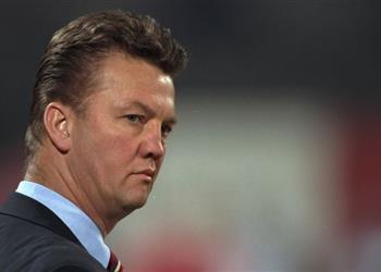 فان خال يتعجب من عدم تطبيق تقنية الفيديو في دوري الأبطال