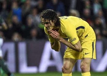 فيديو كافاني يسخر من نفسه حتى جدتي بإمكانها إحراز هذا الهدف