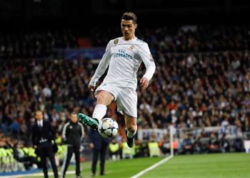 فيديو رونالدو يواصل كتابة التاريخ ويعادل ميسي بدوري الأبطال