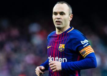 إنييستا يصدم برشلونة