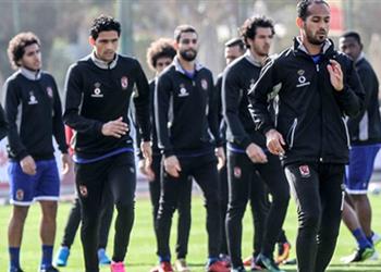 مران الأهلي ثلاثي الفريق بدون حذاء وتدريبات على ركلات الجزاء
