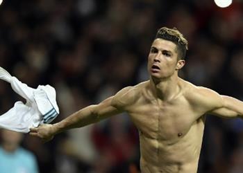 لاعب برشلونة السابق ميسي عاجز ورونالدو القائد الأفضل