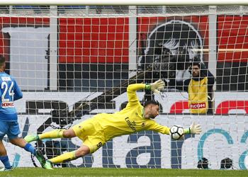 نابولي وميلان يقدمان هدية ليوفنتوس بتعادل سلبي في الكالتشيو