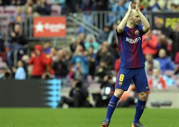 إنييستا يحدد موعد إعلان قراره تجاه برشلونة