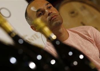 النبيذ يحسم وجهة إنييستا المقبلة