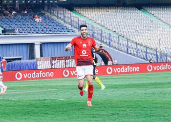 وليد أزارو يتفوق على فلافيو ويحقق رقم ا تاريخي ا في الدوري
