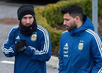 والد أجويرو يثير الشكوك حول اقترابه من برشلونة