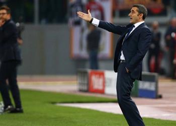 آس تكشف كواليس انفجار فالفيردي في لاعبي برشلونة بمباراة روما