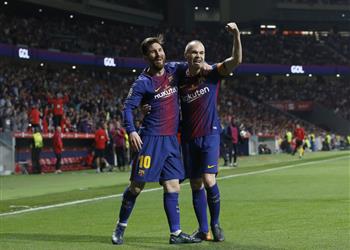 تعرف على سجل بطولات ميسي وإنييستا بعد تتويج برشلونة بكأس ملك إسبانيا