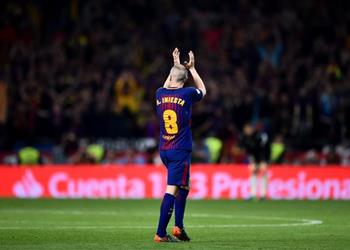 والده ي لمح إلى اقتراب رحيل إنييستا عن برشلونة