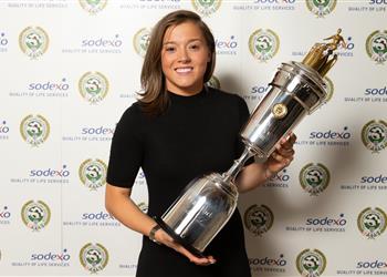 أفضل لاعبة في إنجلترا محمد صلاح يستحق جائزة لاعب العام