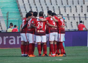 مهاجم الأهلي مهدد بالغياب عن مباراة القمة
