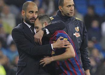 جوارديولا يضغط على إنييستا لتغيير وجهته المستقبلية