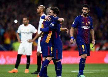 إنييستا يخبر رباعي برشلونة بقراره حول مستقبله