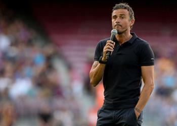 إنريكي يشترط التعاقد مع نجم برشلونة قبل تدريب آرسنال