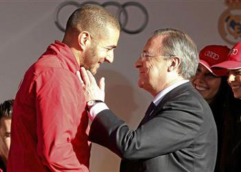 بنزيما يتلقى الدعم من بيريز قبل مواجهة بايرن ميونخ