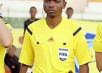 كاف يعلن أسماء حكام مباراة المصري وسونجو الموزنبيقي في الكونفدرالية