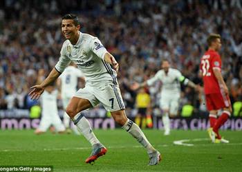 ديلي ميل محمد صلاح عقبة أمام رغبة رونالدو