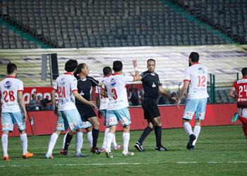 رئيس الزمالك يهاجم عبد الفتاح بسبب حكم القمة ويؤكد سنعاقب أوباما في هذه الحالة