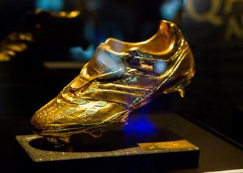 إصابة أحد منافسي محمد صلاح في سباق الحذاء الذهبي الأوروبي