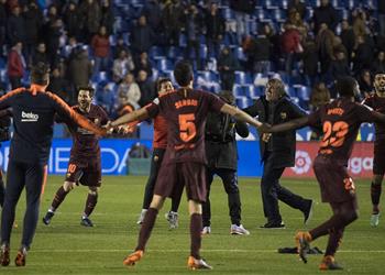 برشلونة يتجاهل ثلاثة لاعبين بعد حسم لقب الدوري الإسباني