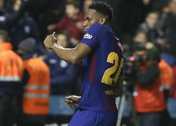 برشلونة يستغل مدافعه لحسم صفقة صيفية