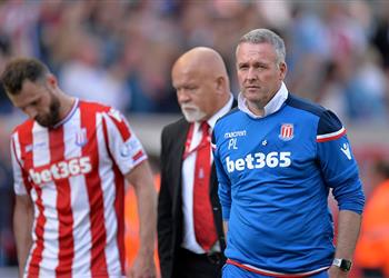 مدرب ستوك سيتي يشيد بأداء اللاعبين رغم الهبوط إلى الشامبيونشيب