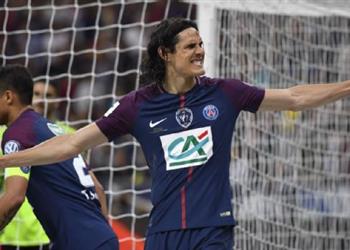 كافاني يحسم مستقبله في باريس سان جيرمان