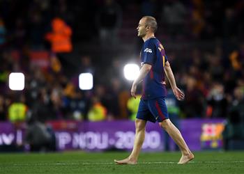 ناد ياباني يوضح حقيقة اهتمامه بضم إنييستا