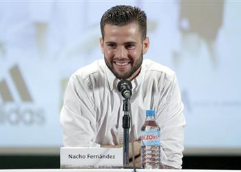 ناتشو يكشف حديث بيكيه المستفز في الكلاسيكو ويقارن بين ميسي ورونالدو