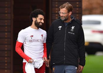 كلوب يكشف طبيعة علاقة محمد صلاح بزملائه وسبب تألقه مع ليفربول