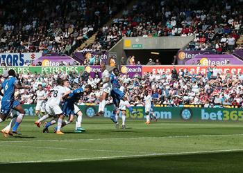 فيديو في غياب رمضان صبحي ستوك يفوز ويهبط بسوانزي للدرجة الأولى الإنجليزية