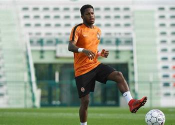 برشلونة يواصل اهتمامه بـ لاعب شاختار الأوكراني