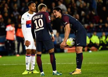 محمد صلاح يغيب عن تشكيل الأحلام لكافاني ونيمار في المقدمة