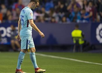 برشلونة يتخذ قرار ا تجاه ثنائي الدفاع