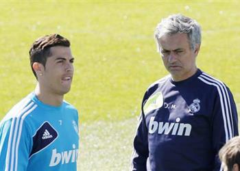 مورينيو رونالدو لا يستطيع مغادرة ريال مدريد